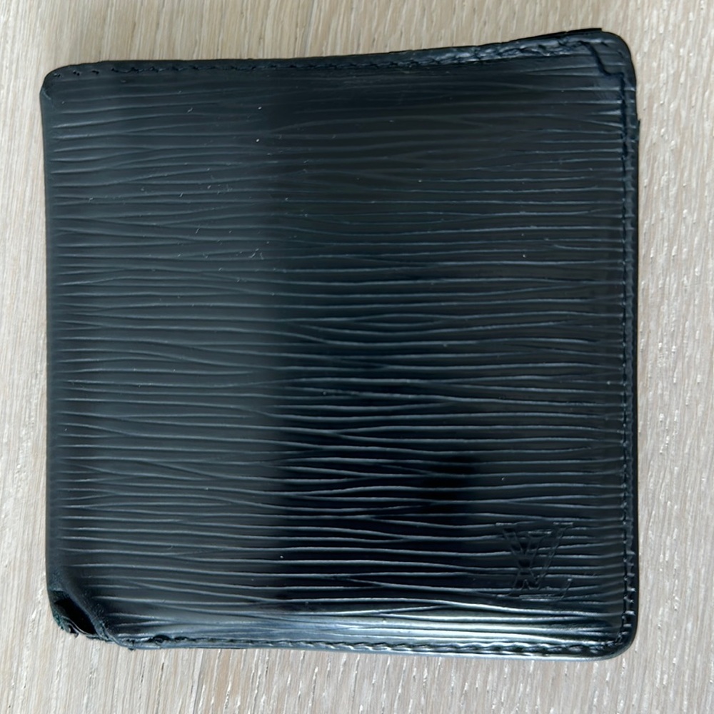 Louis Vuitton men’s Epi wallet